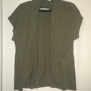 Cute and casual green short-sleeve cover/wrap